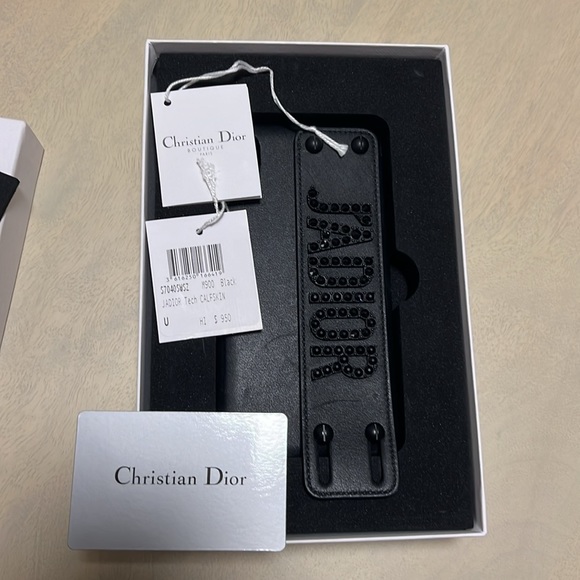 100% AUTHENTIC DIOR PHONE COVER - Picture 3 of 5
